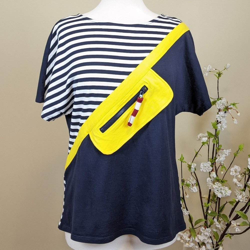 United Colors of Benetton Striped T-shirt with front zipped pocket. Large. EUC